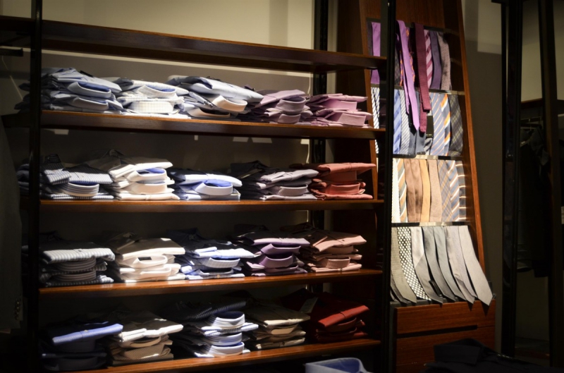 ecommerce-HYERES-min_shirts_exhibition_shop_shopping_shelf_buy_business_clothing-940715